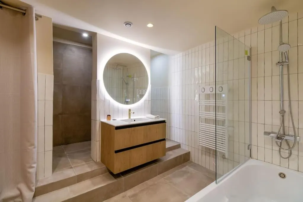 6pers # Pere Lachaise # Voltaire # 11 Apartman *